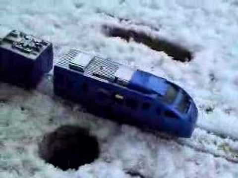 プラレール883系を雪の上で走らせる
