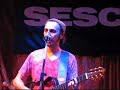 zeca baleiro canta esperanças perdidas no baile do baleiro