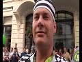 Petrolhead.nl presenteert de Quote Challenge 2005 in 10 afleveringen. Deel 3: aankomst in Ljubljana. Volg de gecamoufleerde Lamborghini Gallardo van Team Top Fun door het centrum van Ljubljana, waar duizenden enthousiaste Slovenen zich verzamelden langs een honderd meter lange rode loper. De BMW M6 van de Amsterdam Admirals, de tweede Gallardo van de Dukes of Hazzard en de Mercedes McLaren SLR van Challenge 2004 winnaars Jan en Janna Riedstra werden bijna net zo bejubeld als de Playboy bunnies in de Hummer Limo.