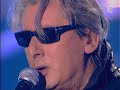 alain bashung played la nuit je mens in les victoires de la musique (2005).

that exactly with this one that i met his music.


avant, j'aimais pas bashung. mon souvenir, c'�tait un type lunettes noirs et chewing-gum toujours fourr� dans le bec genre 