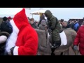 Weihnachtsfeuer in Laboe mit Feuerkörben an der Strandpromenade! Laboe lädt herzlich ein zu einem weihnachtlichen Beisammensein! An der Strandpromenade findet man viel Unterhaltung circa 50 Feuerkörbe sind entlang der Promenade aufgestellt. für die Kleinen gibt es: Ponyreiten mit dem Reitstall Goerke und Stockbrot am Lagerfeuer. Für die großen, Musik (The BlackSwans), viel Leckeres und wärmende Getränke mit oder ohne Schuß. Die 