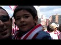 http://www.jim-box.com/sportingdegijon.htm La afición del Sporting de Gijón (Mareona Rojiblanca) se desplaza desde Cimadevilla al estadio de El Molinón en el año de su centenario, con la esperanza de poder celebrar el ascenso de su equipo de futbol a Primera División. PUXA SPORTING!!!