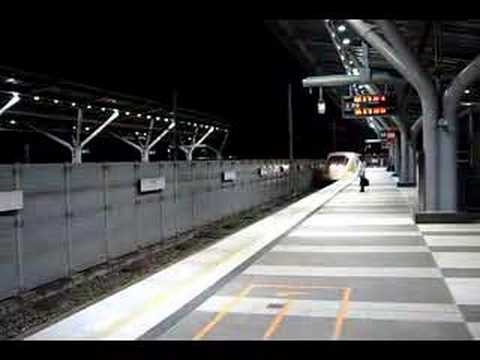 高鐵台南站 列車進入月台 開往左營