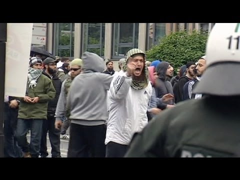 Allemagne : l'extrême-droite provoque les salafistes