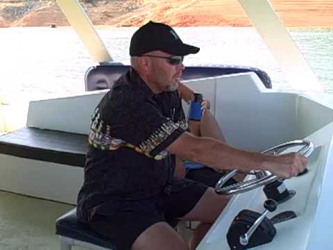 how to drive a houseboat