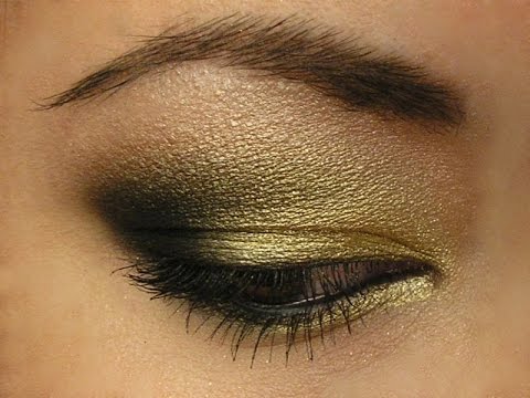 色っぽいGold&Black Smokey Eye、ほら、アイシャドウ