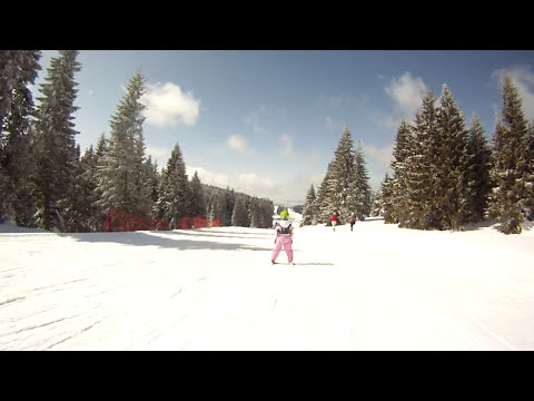 Mia Tepavcevic skija po prvi put