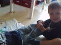 Sam helpt Abel met de oefeningen
