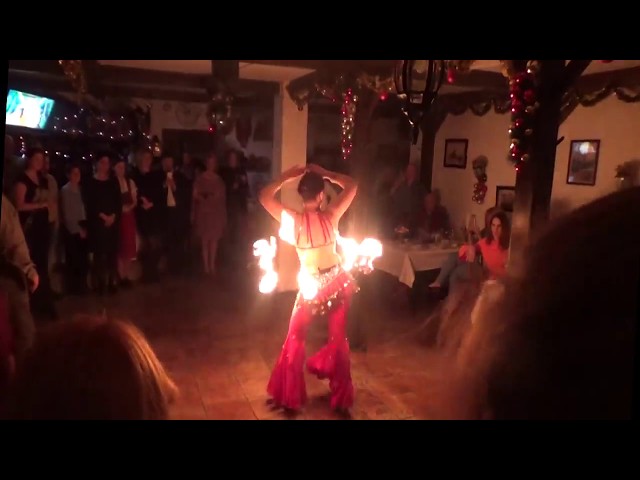 Танец с огнем на бедрах