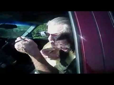 ¿Me firma aquí, señor?