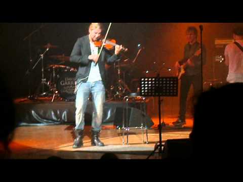 peakdavid - He's playing Gypsy Dance. Sorry about my shaky hand and bad video quality. It was fun anyway!