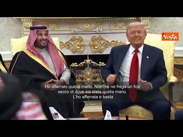 Trump scherza con bin Salman: Non gli dò il pugno come Biden, preferisco stretta di mano