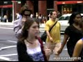 la actriz iba de tiendas por nueva york y pudimos observar un grave caso de varices en sus piernas.