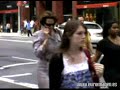 la actriz iba de tiendas por nueva york y pudimos observar un grave caso de varices en sus piernas.