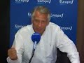 le 21 septembre au soir, dominique de villepin passe � l'attaque sur l'antenne d'europe 1 en mettant tr�s clairement en doute la s�r�nit� suppos�e r�gner sur le dossier clearstream.