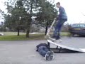 Thomas en trotinette