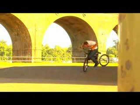 BMX BIKES TRICKS STUNTS CRASHES