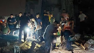 إسرائيل تستهدف منازل مدينة رفح.. وعدد الضحايا يبلغ 14 فلسطينيا غالبيتهم من النساء والأطفال إسرائيل تستهدف منازل مدينة رفح.. وعدد الضحايا يبلغ 14 فلسطينيا غالبيتهم من النساء والأطفال