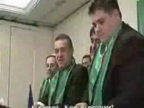 Gigi Becali canta