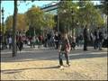 Pan juggling # 3 : Challenge urbain sur les Champs Elysées