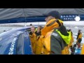 fr.euronews.net Le champagne coulait à flots ce samedi matin à Brest autour de l'équipage de Loïck Peyron. Ce n'est pas tous les jours qu'on bat de 60 heures le record du tour du monde à la voile. Les vainqueurs du Trophée Jules Verne ont passé la nuit près de l'île d'Ouessant, attendant le lever du soleil pour franchir le goulet d'entrée de la Rade à bord du grand Trimaran Banque Populaire V. Ultime effort au terme d'une circumnavigation de 45 jours 13 heures et 42 minutes en mer sans escale.
