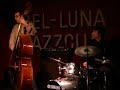 es un ensayo en el bel-luna. hacen blues y boogie woogie. mi humilde opini�n dice que son fant�sticos, como m�sicos y como personas.
lluis es el pianista y el que m�s nombre tiene, xo manolo al contrabajo y marc a la bater�a, hacen virguerias