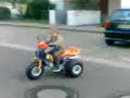 Dreirad-Tuning u.3J�hriger f�hrt