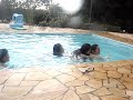 Trenzinho na piscina