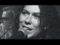 Pixies - Is she weird? (Live in Studio 1990) Pixies - Is she weird? (Live in Studio 1990)