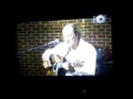 el señor fernando delgadillo cantando en el programa EL TIMPANO la cancion de bienvenida.
