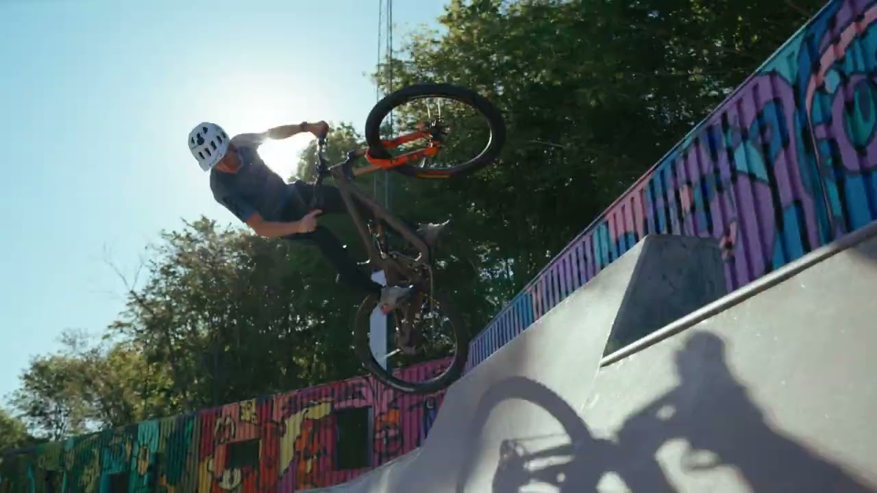 Thule Easyfold 3 lifestyle video - One carrier, endless possibilities