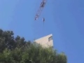 Ein Haus fliegt ein