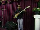 Mikkybass improvisando en bajo