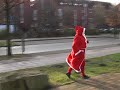 Weihnachtsmann läuft 10 Kilometer Weihnachtsmann läuft 10 Kilometer