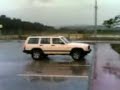 aparcando jeep