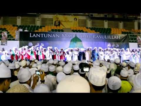Madad - Madad Madad Ya Rasulullah. Lantunan Mahabbah Rasulillah 21 dan 22 Dis 2012 Stadium Sultan Abd. Halim Suka Menanti, Kedah. Qasidah terakhir yg diminta oleh Sy...