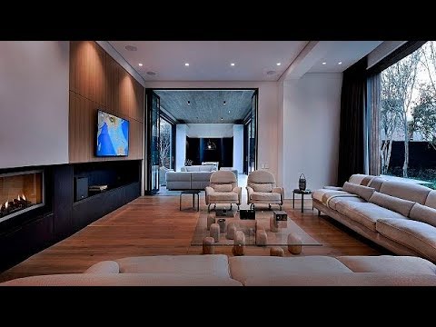 Top Billing tours an endless African summer home