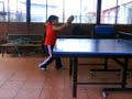 bebeeee xD de 7 a�os jugando tenis de mesa