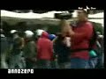 Non sarà un infiltrato, ma con le guardie sembrate avere una certa familiarità.4:03 