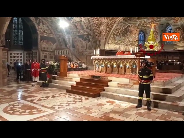 Celebrato ad Assisi il Giubileo dei Vigili del fuoco, la Messa officiata da Monsignor Giovanni Zampa