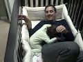 Папа, ну полежи со мной минутку.