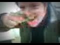 Tito nutri�ndose de heces caninas