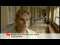source : JT 19h30 La Une, 15 mai 2009. images très dures filmées par un élève avec son téléphone portable d'une agression d'un élève par un professeur en Belgique. un professeur de l'enseignement spécial d'une école située à Hoegaarden a agressé un élève de façon très violente. vidéo complète sur : www.youtube.com