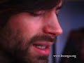 un vendredi apr�s-midi de novembre, humide comme il se doit, embouteill� comme de bien entendu.
quatre des cinq delano orchestra d�barquent directement de clermont ferrand au qg de nos sessions sdf.
l'acoustique est difficile, il faut trouver un moyen d'att�nuer la trompette, de laisser le chant fr�le et t�nu vibrer dans l'espace.
une fois les marques trouv�es, les delano offrent une session acoustique d�licate et solide. un moment suspendu et beau avant la fr�n�sie des lives promos qui les attend � paris. un fil tiss� vers un album subtil et puissant, a little girl, a little boy and the snails, they have drawn.

merci � tom de platinum/alienor et aux delano 

  http://www.myspace.com/thedelanoorchestra