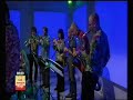 sharp 9 at tv2:
staffan william-olsson:git/arr
birgit kjuus:trp
roy nikolaysen:trp
�yvind br�kke:trb
frode nymo: altsax
knut riisn�s: tensax
b�rge-are halvorsen: barisax
terje gewelt: bass
hermund nyg�rd: drums
