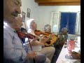 βιολί:Καρεκλάς Αντώνης,Γούναρης Γιάννης(κατσαρός) Λαούτο:Λιβάνιος Αντρέας(κατσαφούρης)