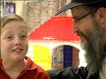 Avraham Fried visits the Hospital