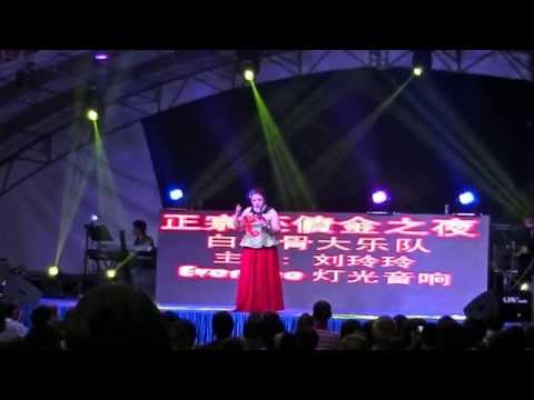 Hokkien song - Getai comedy 歌台搞笑and Hokkien song 三號媽咪(福建语) by Liu Ling Ling 刘玲玲at Ang Mo Kio heartland Song: 三號媽咪(闽南/福建语) Vocalist: 刘玲玲(Liu Ling Ling) Location 地点: Ang ...