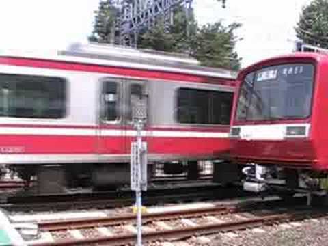 京急新1000形1081編成発車