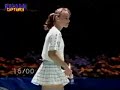 jogo de tenis da martina hingis, mas o que o povo estava vendo mesmo era as curvas e a calcinha dela que o vento sempre mostrava!